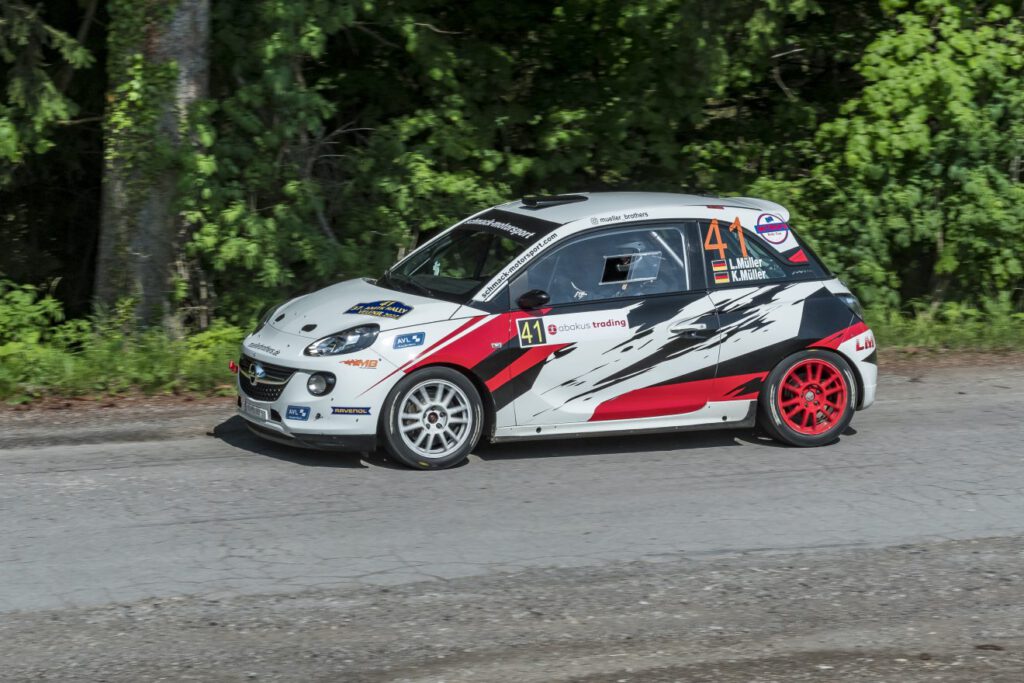 Opel Adam R2 mit Liam und Katharina Müller