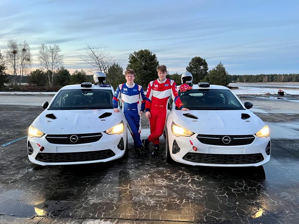 Jonas und Liam Müller beim Testtag im Driving Center Groß Dölln.